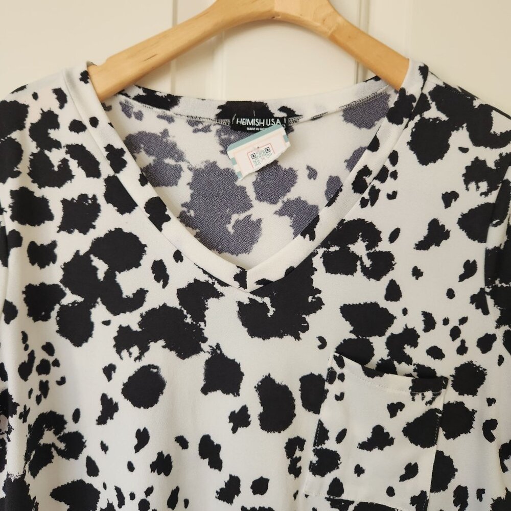 Heimish U.S.A. Black & White Cow Print V-Neck Short Sleeve Top Rodeo Ranch - Picture 3 of 9